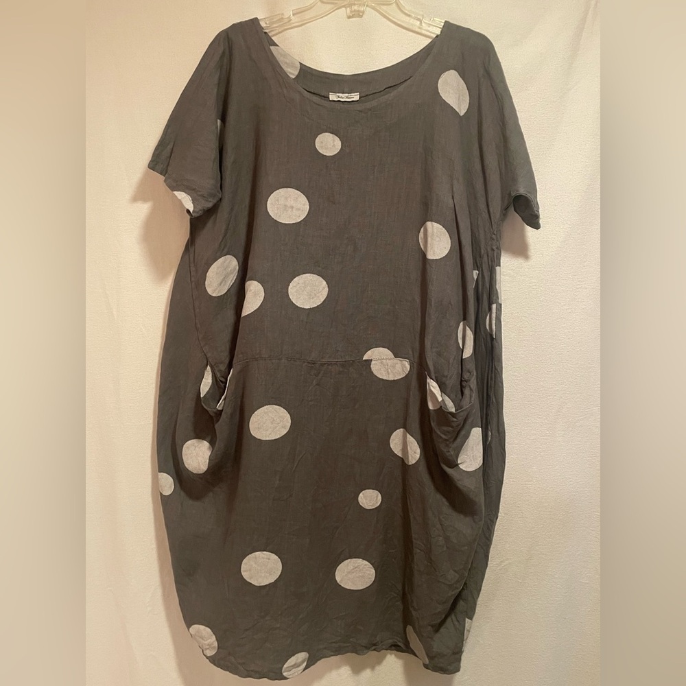 Relaxed Gray Midi Dress with White Polka Dots and pockets